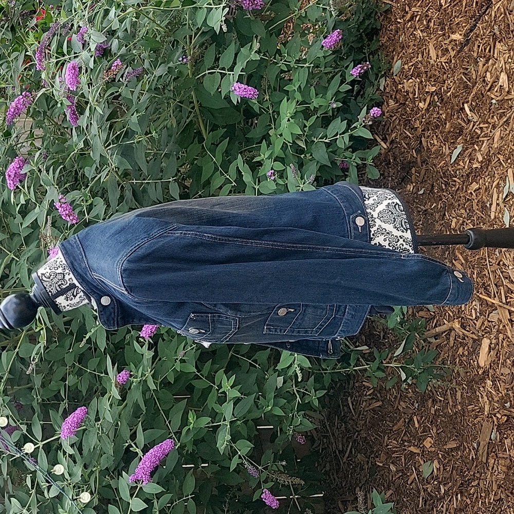 Women's First Issue Jean Jacket - Picture 4 of 6